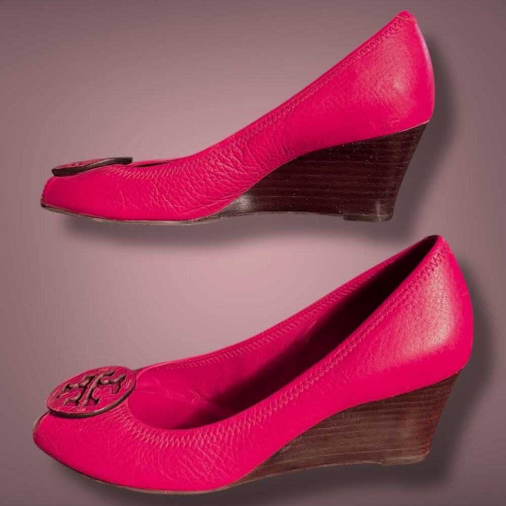 Size 8 TORY BURCH Sally Peep Toe Pink Tumbled Leather Wedge Leather Logo Detail - Picture 11 of 13